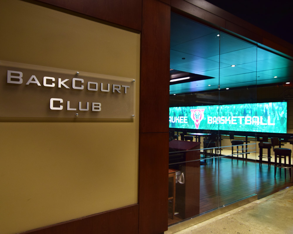 Milwaukee Bucks Derse Environment